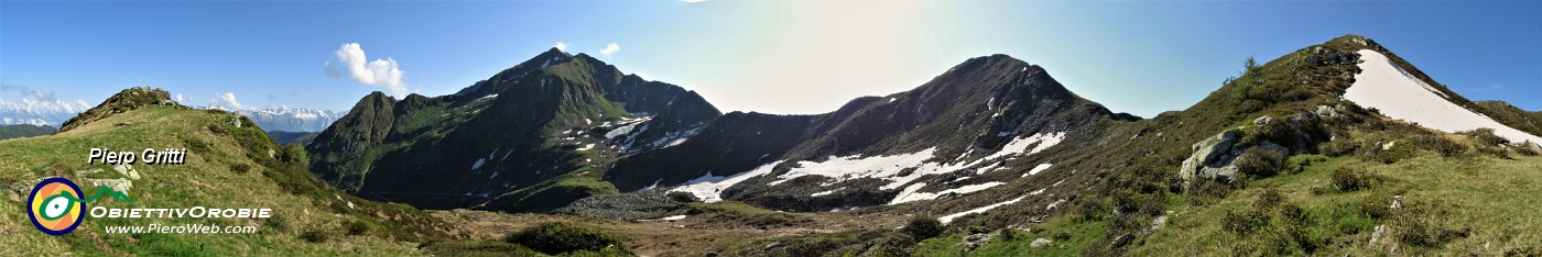 02 Anello del Pizzo delel segade (2173 m) al centro-dx.jpg